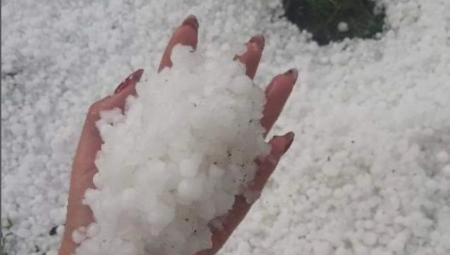 KOPAONIK SE ZABELEO OD NEVREMENA  Napadao grad pa je planina ostala u "zimskom ruhu" (FOTO)