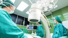 GRČKA ZGROŽENA, LAŽNI DOKTOR OPERISAO DECU Umrlo 15 mališana, neki žive kao biljke, menjao bolnice, trenutno se nalazi u Istanbulu