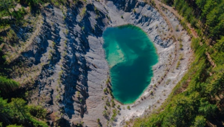 TIRKIZNO PLAVI BISER SRPSKE PLANINE Smešteno u oknu nekadašnjeg rudnika, ovo mesto predstavlja pravi mali raj (FOTO/VIDEO)