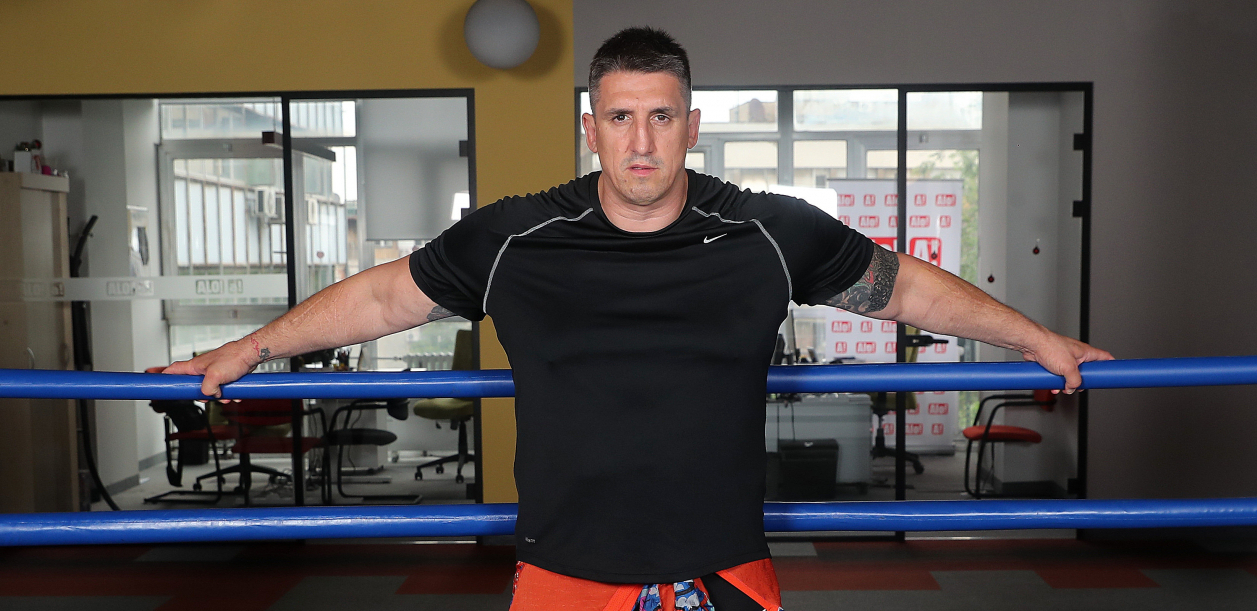 KRISTIJAN GOLUBOVIĆ OTKRIO DETALJE UGOVORA Pred svima se izlanuo koliki mu je honoraru, muk u Zadruzi (VIDEO)