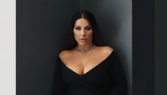 SEKA ALEKSIĆ IZ KREVETA PRAVO NA NASTUP Koža, mrežaste čarape i čizme preko kolena, pevačica pokazala telo boginje