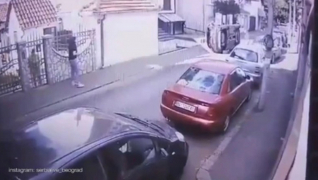 DEVOJKA USPELA ONO ŠTO NI KASKADERI NE BI Bizarna saobraćajna nesreća na Voždovcu, niko ne može da veruje šta se dogodilo (VIDEO)