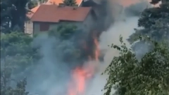 KUĆA U SUBOTICI IZGORELA Vatrena stihija se proširila, vatrogasci na terenu!