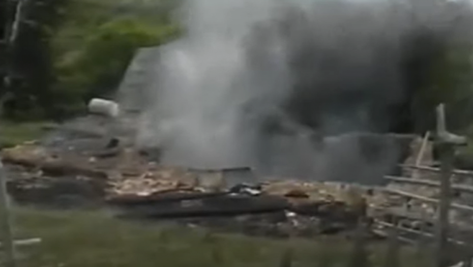 (UZNEMIRUJUĆI VIDEO) OD TOG 10. JUNA U SELU ČEMERNO VIŠE NIKO NE ŽIVI Zločinačka muslimanska vojska dobila naredbu - Uništite sve što je srpsko!