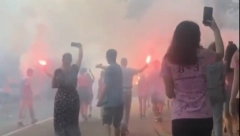 ZBOG MATURANATA PRESTONICA KAO RATNA ZONA Učenici prave haos, zapalili školsko dvorište i tukli se sa policijom