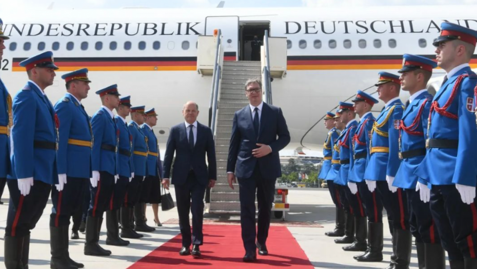ŠOLC STIGAO U BEOGRAD Predsednik Vučić dočekao nemačkog kancelara na Aerodromu "Nikola Tesla" (FOTO)