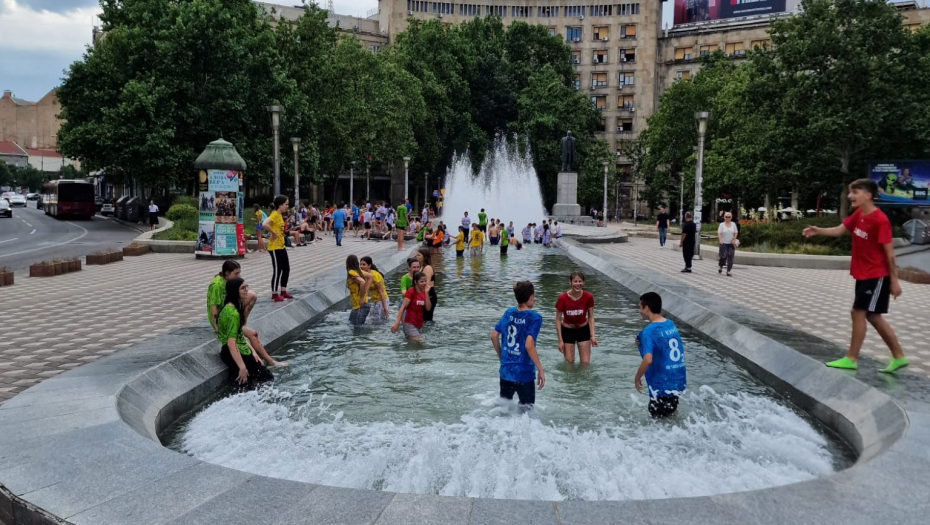 POSLEDNJI NASTAVNI DAN ZA OSMAKE I MATURANTE SREDNJIH ŠKOLA Evo kad i ostali đaci idu na raspust