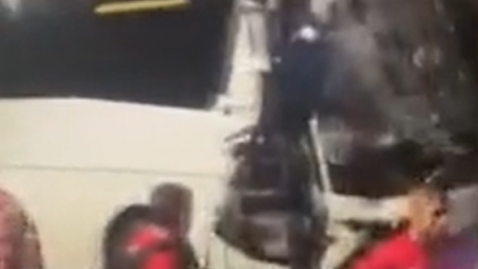STRAŠNE SCENE Pojavio se snimak saobraćajke bugarskih fudbalera: autobusi uništeni, igrači se drže za glavu! (VIDEO)