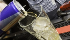 SVI IH PIJEMO, A NE ZNAMO KAKO STVARNO DELUJU Evo šta se stvarno dešava sa telom nakon samo jednog energetskog pića!