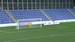LIGA NACIJA OVO NE PAMTI Neverovatan gol sa pola terena (VIDEO)