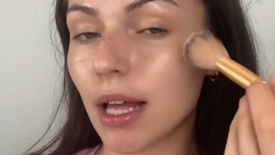 TRAJAĆE CEO DAN Predstavljamo vam jedan trik kako da se pravilno našminkate