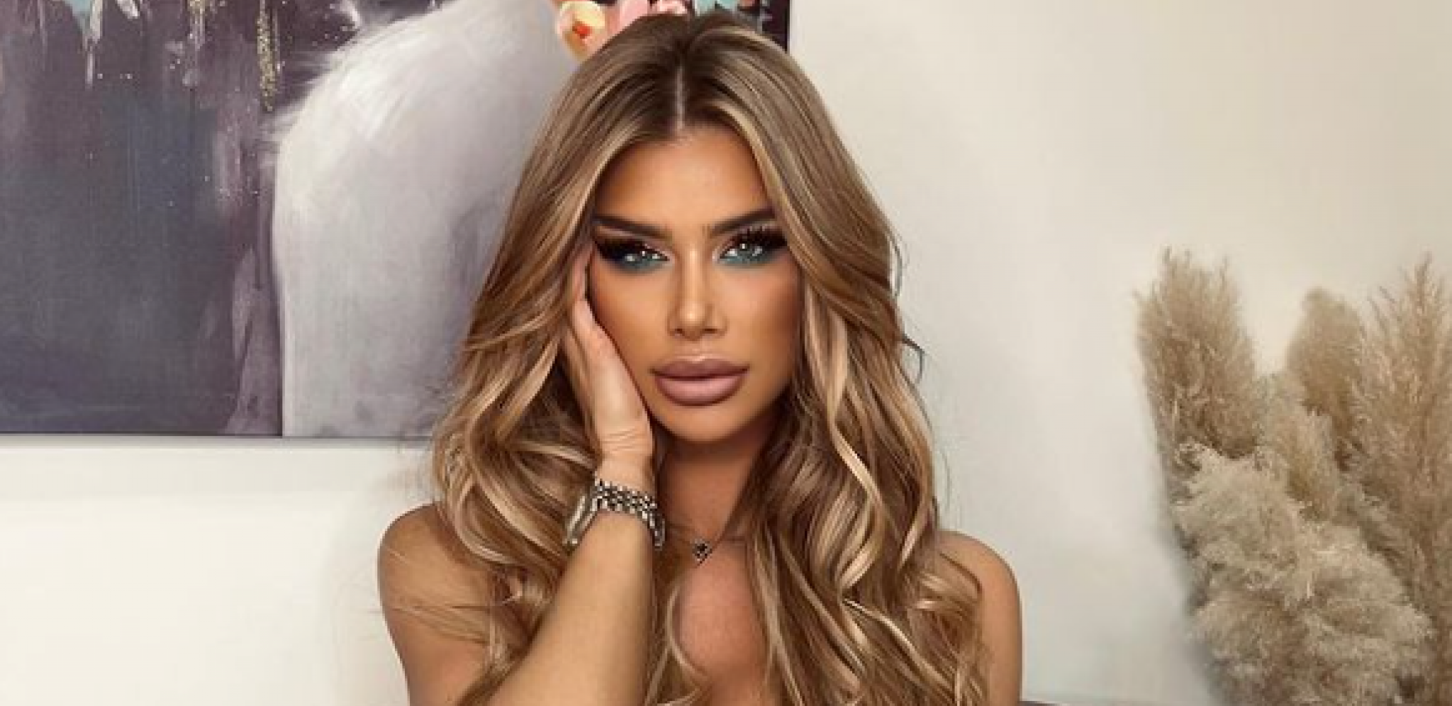 AVANGARDA Ivana Bum Nikolić ogrnula krzno na golo telo