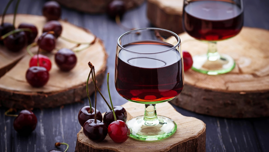 Nećete moći da mu odolite: Recept za domaći liker od višanja