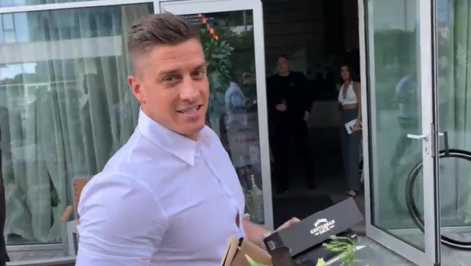 DRAGOJEVIĆ SE HVALI LUKSUZOM OD POLA MILIONA David pokazao novu nekretninu u Novom Sadu,  a evo s kim će deliti gajbu