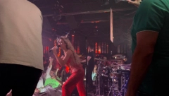 RAZVALILA Milica Pavlović u prepunom klubu napravila lom, od njenog vrelog plesa zastaje dah! (VIDEO)