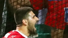 KAKAV UDARAC GLAVOM MITROVIĆA Izazvao ludnicu na Krejven kotidžu, kao i u studiju mnogih redakcija koje su prenosile utakmicu (VIDEO)