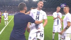 SRAMAN POTEZ SLOVENCA Kurtić pokazao ku*čić srpskim navijačima (FOTO)