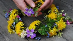 OBIČAJI NA DUHOVSKI UTORAK ZA SREĆU I NAPREDAK Evo šta danas ne bi nikako smeli da uradite