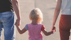 VIŠE ŽENSKE DECE ZNAČI DUŽI ŽIVOT: Nove studije pokazale koliko se produžuje životni vek roditelja koji imaju ćerke