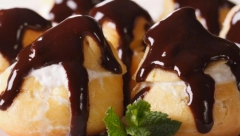 INTERNET JE POLUDEO ZA DOMAĆIM PROFITEROLAMA: Slatke male kuglice punjene kremastim filom nikoga ne ostavljaju ravnodušnim