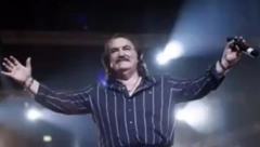 NAKON ŠTO JE HITNO HOSPITALIZOVAN Osvanula fotografija Miše Kovača iz bolnice: Dragi naš, drži se!