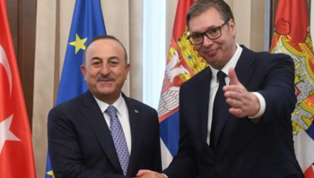 KAO I UVEK, OTVORENO I PRIJATELJSKI Predsednik Vučić sastao se sa ministrom spoljnih poslova Republike Turske (FOTO)