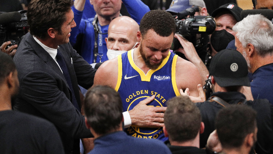 NBA LIGA JE LIGA PARADOKSA Stef Kari hteo da ograti ljude žicom, a sada je dobio nagradu za doprinos jednakosti