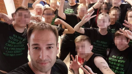 OVO NIJE OČEKIVAO Razredni starešina iz Šapca dobio nesvakidašnji poklon od đaka (FOTO)
