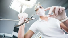 ZA RUBRIKU VEROVALI ILI NE! Lažni doktor mu povadio zdrave zube, kada je saznao ko je - ostao u ŠOKU