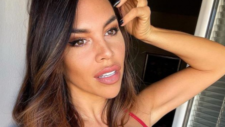 KAJA GRMI U BIKINIJU Pevačica uživa na odmoru, a ovom fotografijom izazvala lavinu komentara (FOTO)