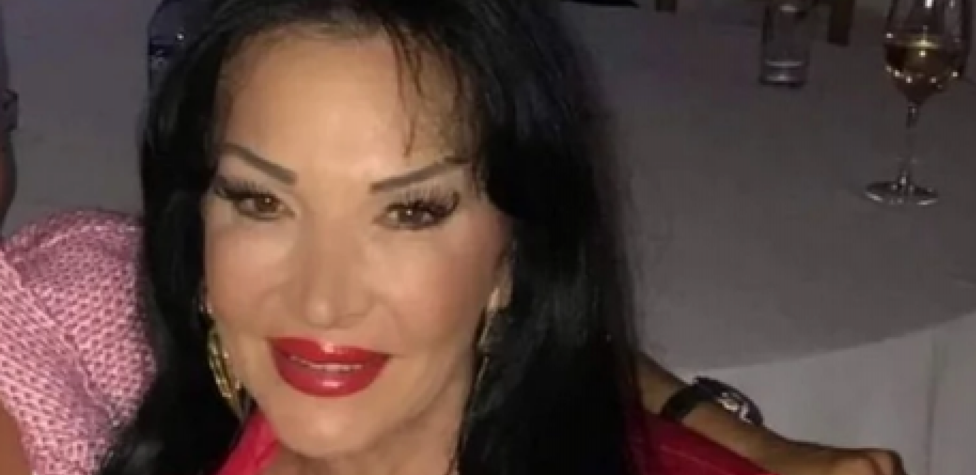 GOCA BOŽINOVSKA DOŽIVELA NEZGODU NA AERODROMU Dok je shvatila šta se oko nje dešava, nastupi su morali da budu otkazani