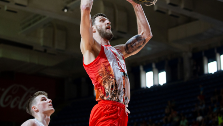 BRUTALNA ZVEZDA PREGAZILA FMP Crveno-beli na korak od triple krune