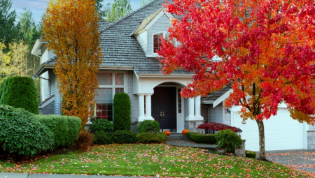 SLEDILA SE OD STRAHA KAD JE SHVATILA ŠTA JE PRONAŠLA Žena kopala po dvorištu, pa naletela na nešto TVRDO (FOTO)