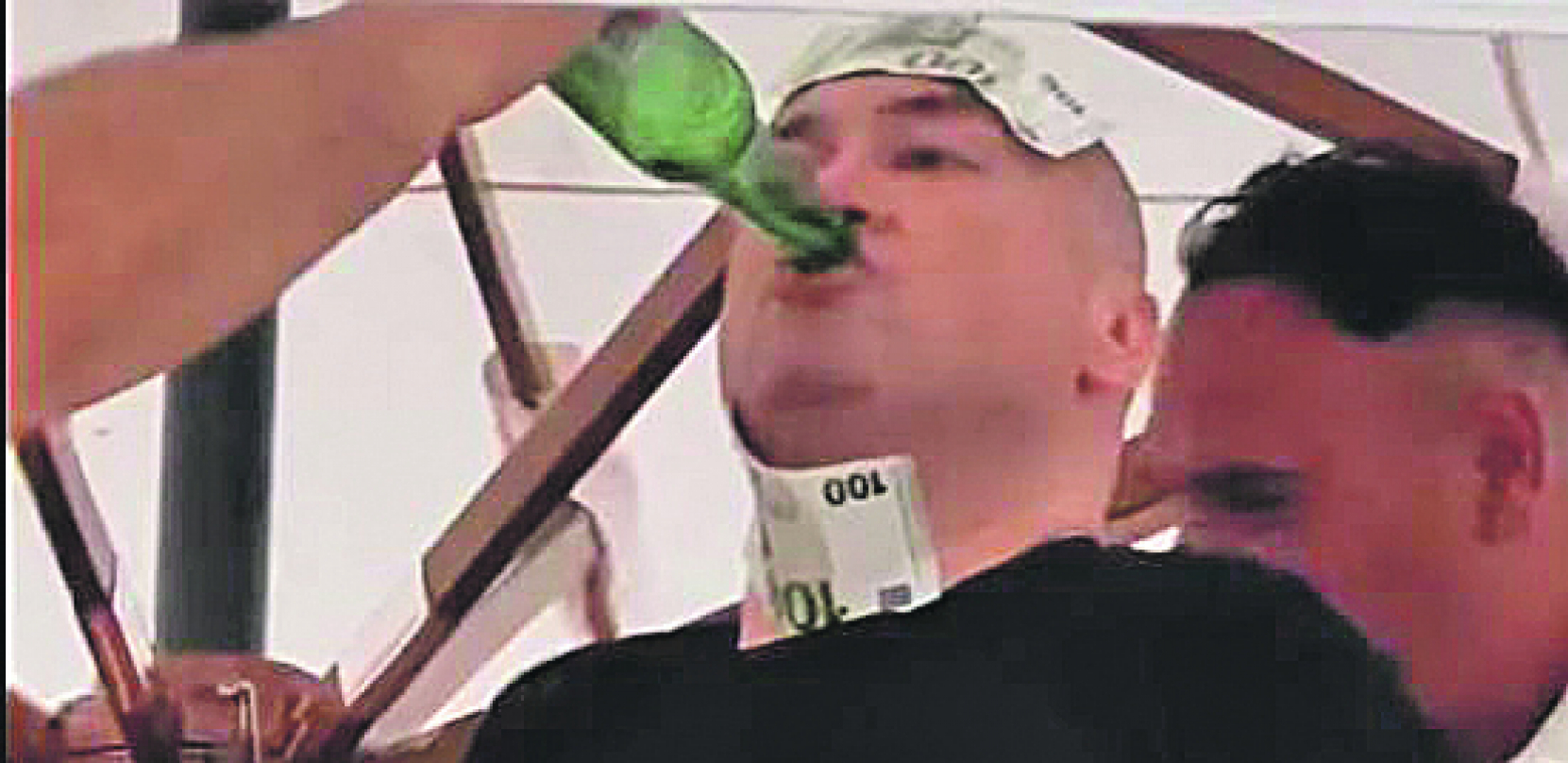 ĐANI BI ZA LOVU I GO PEVAO! Nakon što je pevač otimao bakšiš gostima, oglasio se njegov prijatelj
