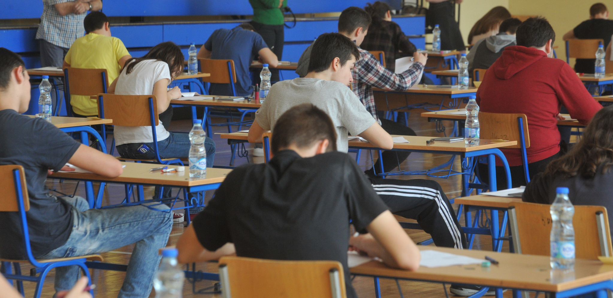 MINISTAR PROSVETE RUSIJE Nova sanitarna pravila: Učenicima zabranjena upotreba mobilnih telefona na časovima