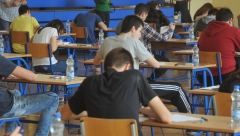 MINISTAR PROSVETE RUSIJE Nova sanitarna pravila: Učenicima zabranjena upotreba mobilnih telefona na časovima