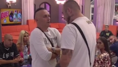OBEZBEĐENJE ODMAH REAGOVALO Filip Car zaleteo se na Saleta Luksa, pa mu se uneo u facu (FOTO)