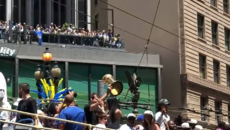 BJELICA NAPRAVIO HAOS Srbin nosio pehar, ljubio Karija i citirao Konora (VIDEO)