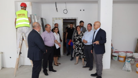 MILOŠ VUČEVIĆ I IŠTVAN PASTOR OBIŠLI RADOVE U poseti Mađarskog kulturnog centra i studenskog doma