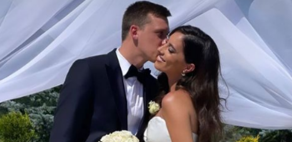 POJAVILI SE SNIMCI SA SVADBE MARIJE EGELJE Voditeljka je blistala, a ovako su mladenci stigli na venčanje (VIDEO)