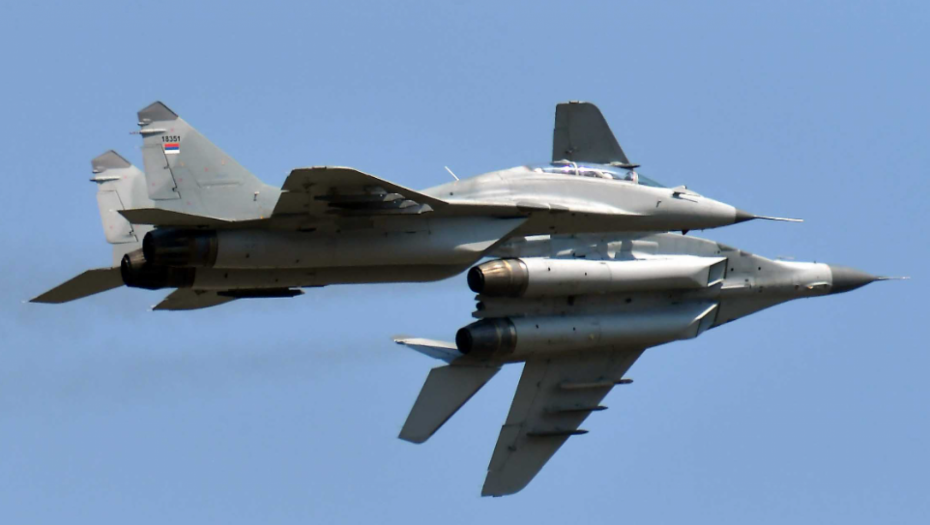 SRPSKI LOVCI BOMBARDERI DOČEKALI SI ĐINPINGA Avion sa kineskim predsednikom sleteo na aerodrom Nikola Tesla