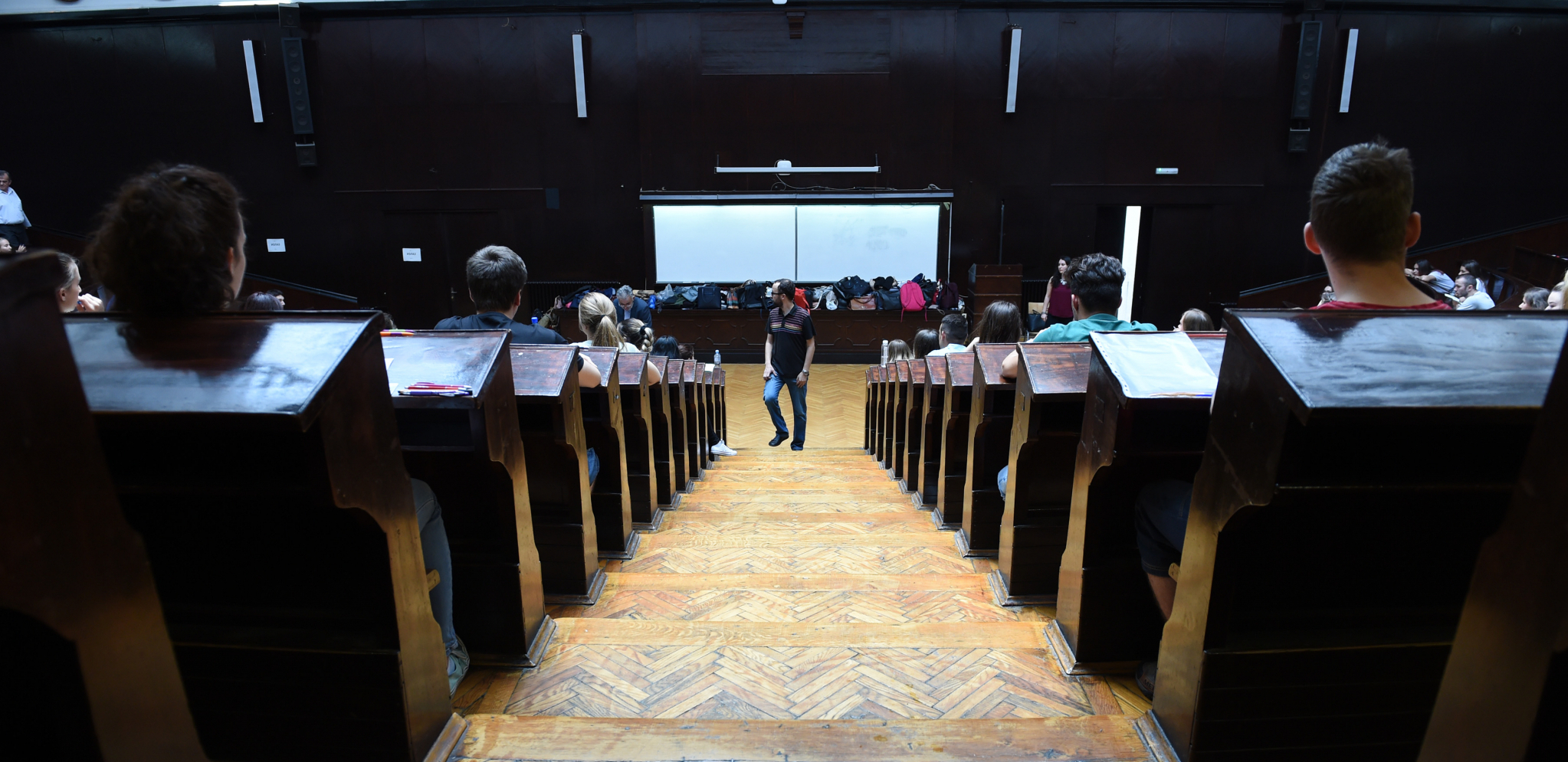 KREĆU PRIJEMNI ISPITI, A NAJVEĆA NAVALA JE NA OVA DVA FAKULTETA Duplo više prijavljenih od broja mesta