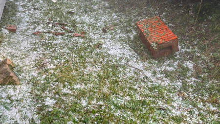 NEVEREME POGODILO OSEČINU, CELA OPŠTINA OSTALA BEZ STRUJE Grom udario i oštetio glavni dalekovod