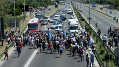 POSLEDICE BLOKADE LAŽNIH EKOLOGA I NEKOLIKO RADNIKA FIJATA Ne puštaju ni kamion sa lekovima! (VIDEO)