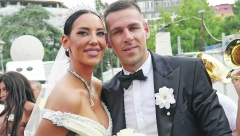 VELIKO SLAVLJE U DOMU KAĆE I GOBELJE! Poznati par ne može da sakrije sreću, pevačica se odmah oglasila i emotivnom porukom sve raznežila (FOTO)