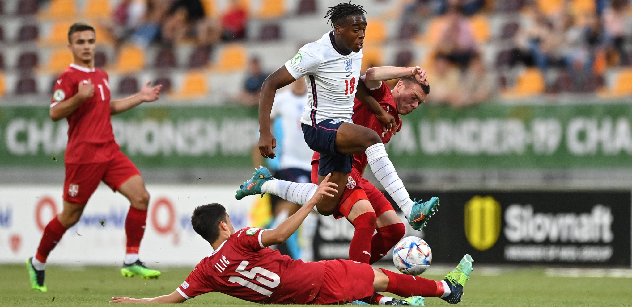 SKANDAL NA MEČU REPREZENTACIJE Sudija ostavio našeg igrača bez pružene ruke (VIDEO)