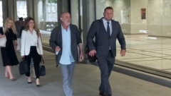 MIKA ALEKSIĆ NASTAVLJA ŠOKANTNO IZNOŠENJE ODBRANE Nisam adolescent da ih dodirujem preko košulje