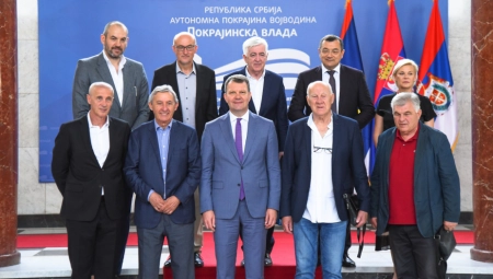 MIROVIĆ SA SPORTSKIM LEGENDAMA Prijem u Pokrajinskoj vladi povodom knjige "Menadžment sportskih događaja"
