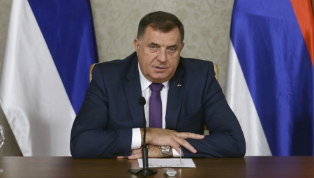 DODIK SE OBRATIO PRED DAN DRŽAVNOSTI RS Događaju prisustvovali visoki zvaničnici iz Srbije