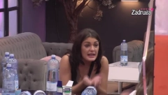 RADILA SI ZA 200 EVRA Viktorija je ovu zadrugarku optužila da se bavi prostitucijom, ona briznula u plač: Upoznale smo se na šljaci (VIDEO)